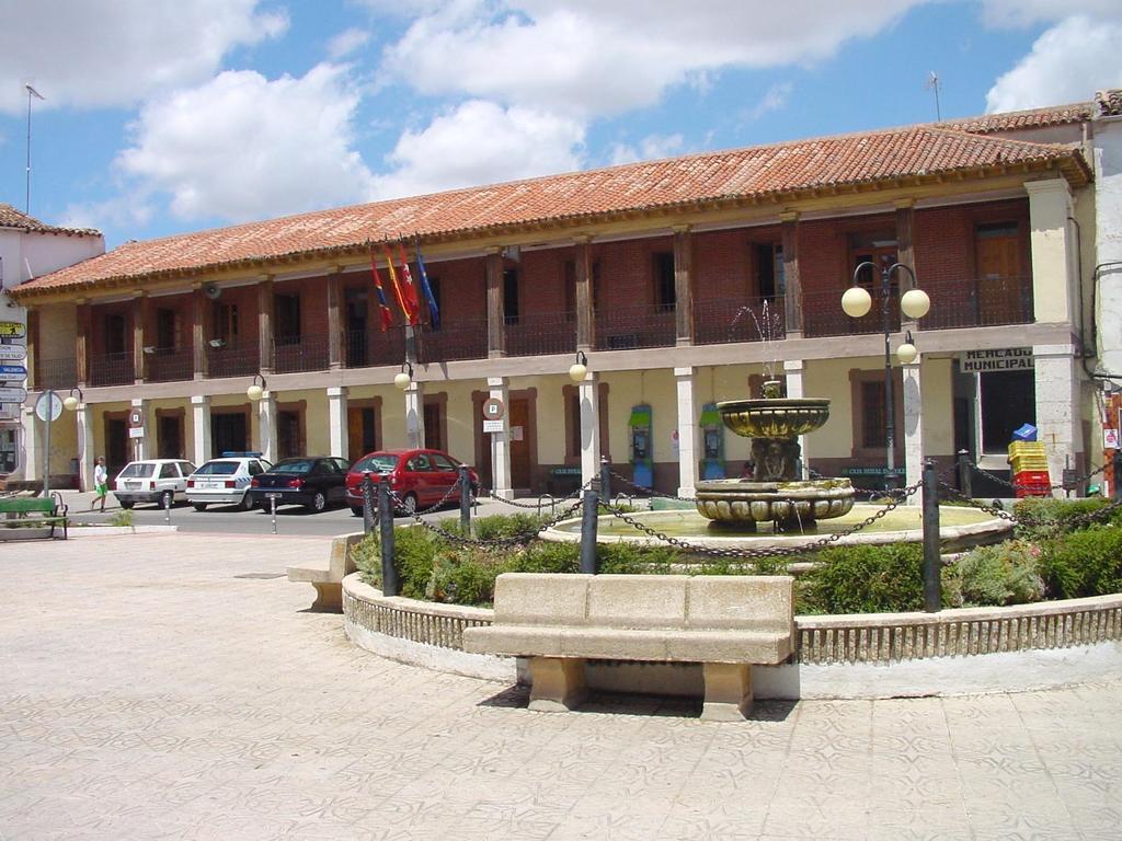 Hostal Gastrobar Carmelo Villarejo de Salvanes ภายนอก รูปภาพ