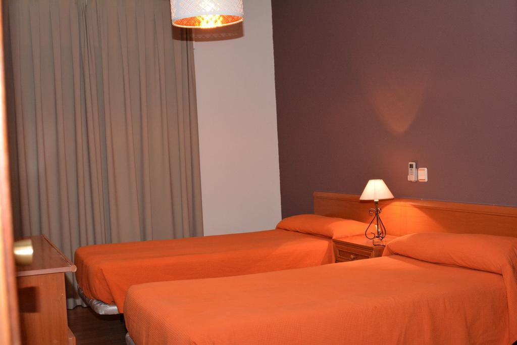 Hostal Gastrobar Carmelo Villarejo de Salvanes ภายนอก รูปภาพ